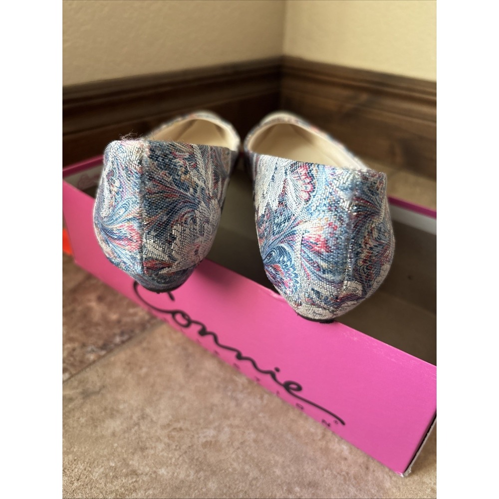 Connie Collection Floral Tapestry Pump Shoe Flats, Size 9 - Picture 3 of 7